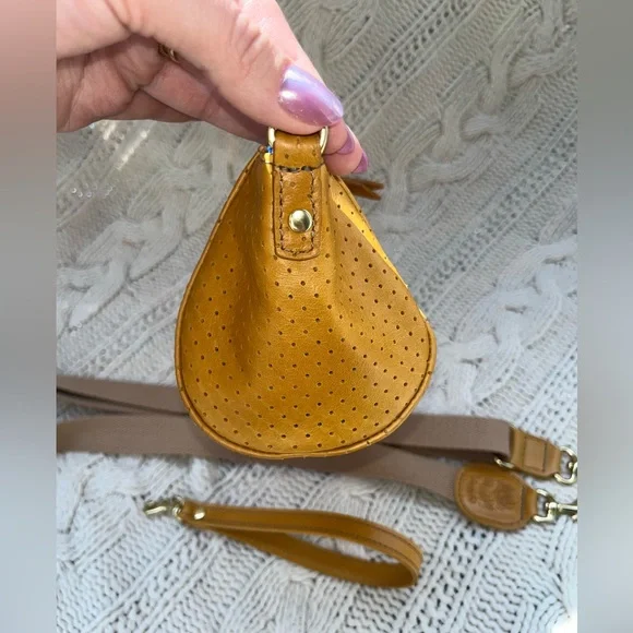 Blair Ritchey BB Voyager in Perforated Ginger with Ginger Wristlet Strap, EUC - Picture 8 of 15